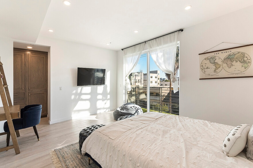 More Photos Of 1002 N Hudson Ave, Los Angeles Apartments For Sale