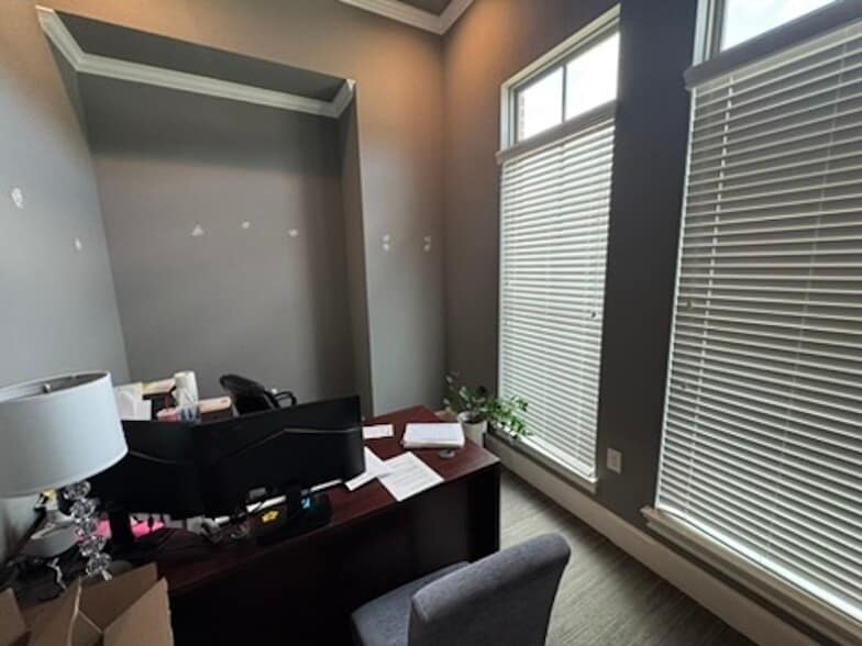More Photos Of 114 Park Place Blvd, Waxahachie Office For Lease