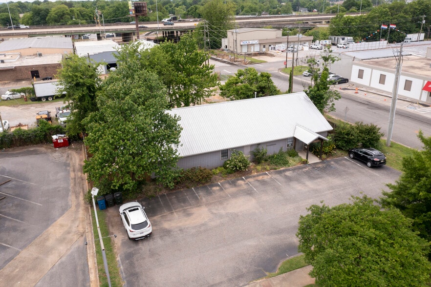 More Photos Of 1600 Greensboro Ave, Tuscaloosa Veterinarian Kennel For Sale