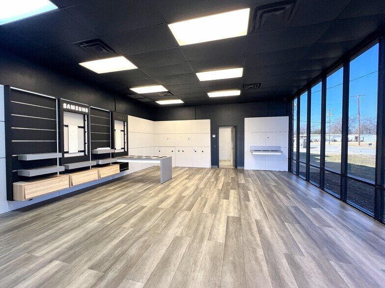 More Photos Of 220 Linda Dr, Sulphur Springs Office For Sale