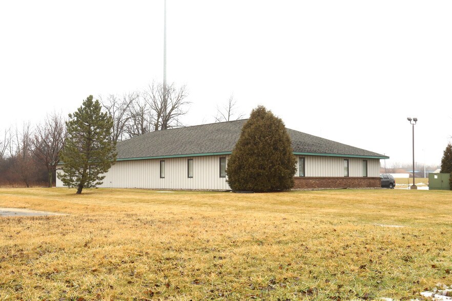 More Photos Of 820 Bridgeview N, Saginaw Office For Sale