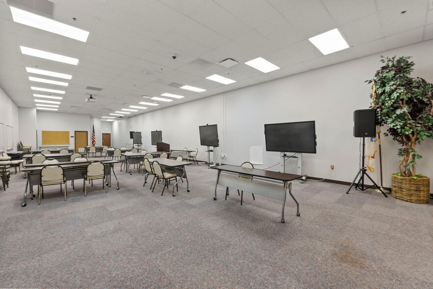 More Photos Of 6436 S Hwy 85-87, Colorado Springs General Retail For Sale