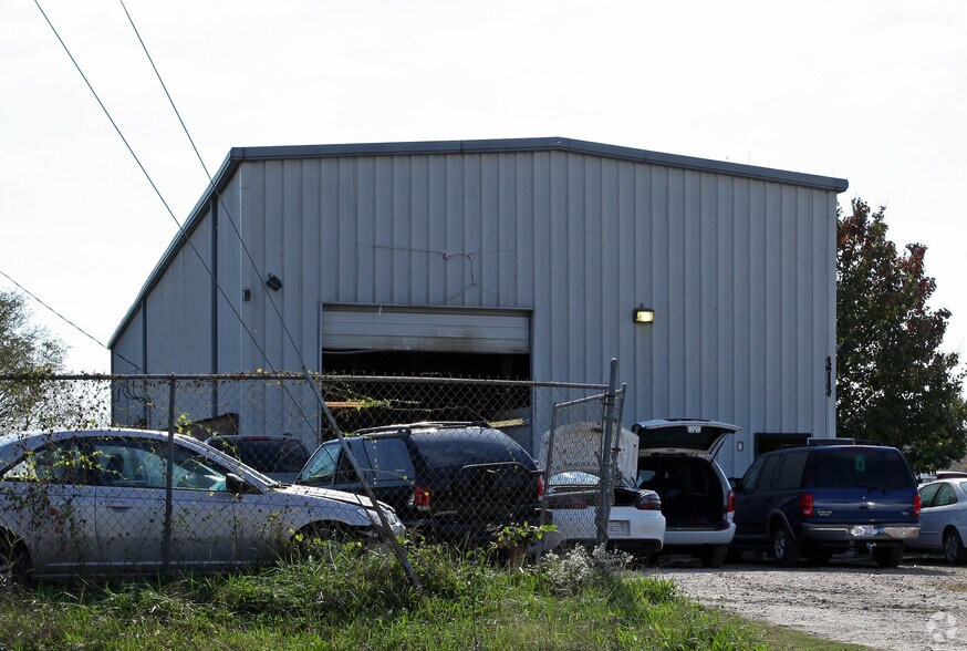 More Photos Of 3713 Overlook Rd, Raleigh Warehouse For Lease