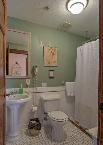 More Photos Of 80 4th St W, Rush City Hotel For Sale