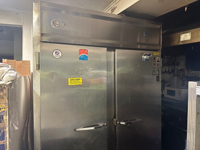 More Photos Of 265 S Pearl St, Albany General Retail For Sale