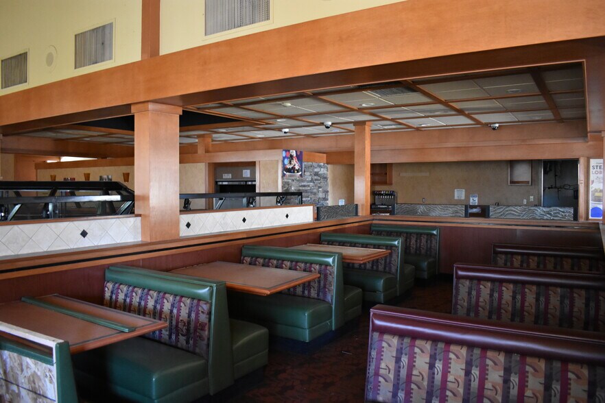 More Photos Of 44430 20th St W, Lancaster Restaurant For Lease