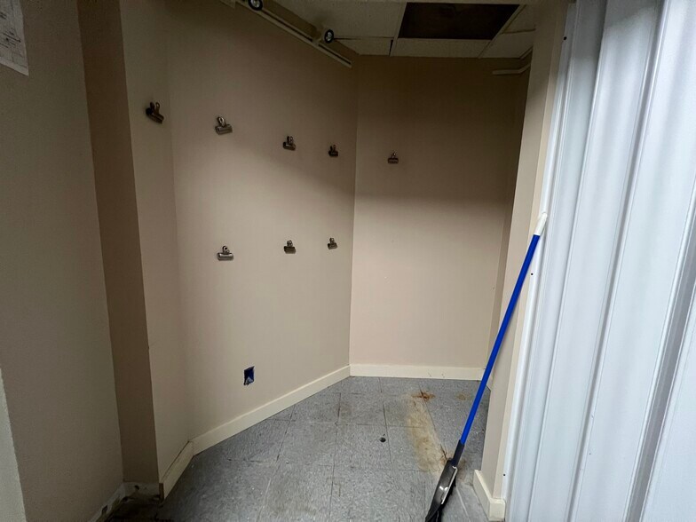 More Photos Of 1010 Ohio Pike, Cincinnati Medical For Sale