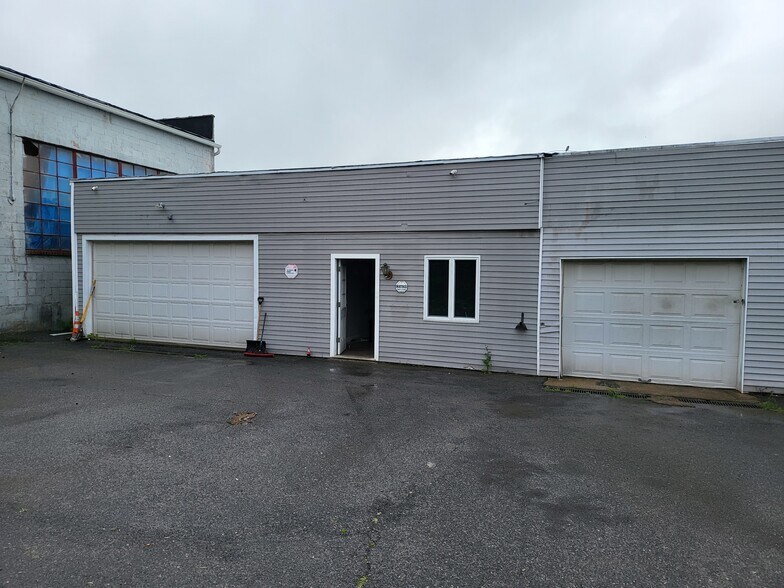 More Photos Of 45 Oakland Ave, Harrison Warehouse For Lease