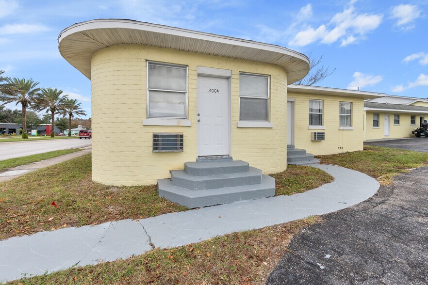 More Photos Of 801 Ridgewood Ave, Holly Hill Hotel For Sale