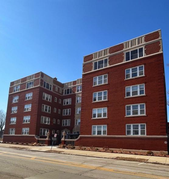Primary Photo Of 631 S 4th St, Springfield Apartments For Sale