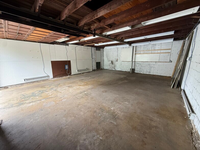 More Photos Of 596 Barrett Ave, Haverford Township Industrial For Lease
