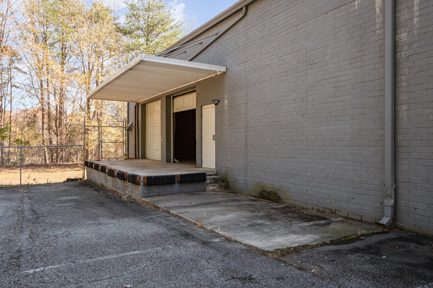 More Photos Of 3718 Old Battleground Rd, Greensboro Flex For Sale