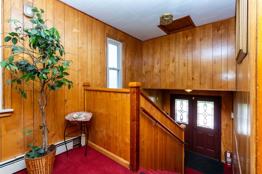 More Photos Of 1196 Joslyn Ave, Pontiac Religious Facility For Sale