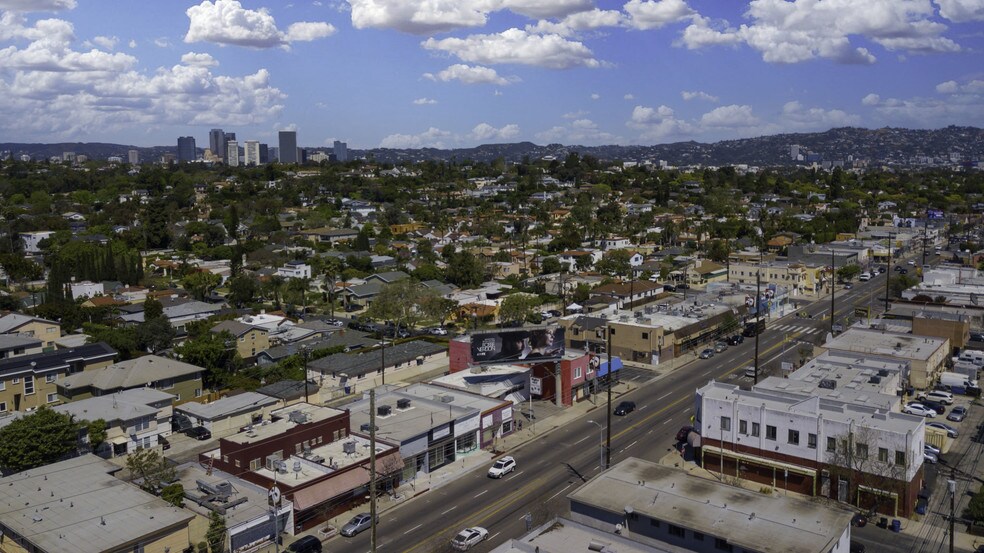 More Photos Of 2863-2867 S Robertson Blvd, Los Angeles Storefront For Lease