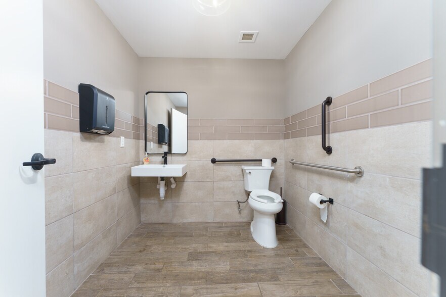 More Photos Of 315 W North St, Brighton Medical For Lease