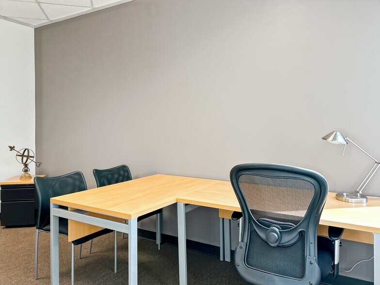 More Photos Of 1400 Broadfield Blvd, Houston Coworking Space