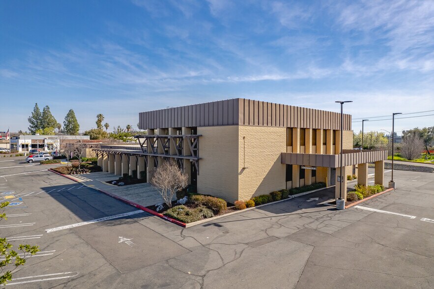More Photos Of 110 Harding Blvd, Roseville Loft Creative Space For Lease