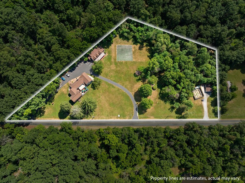 More Photos Of 40 Hospital Rd, Gettysburg Hotel For Sale