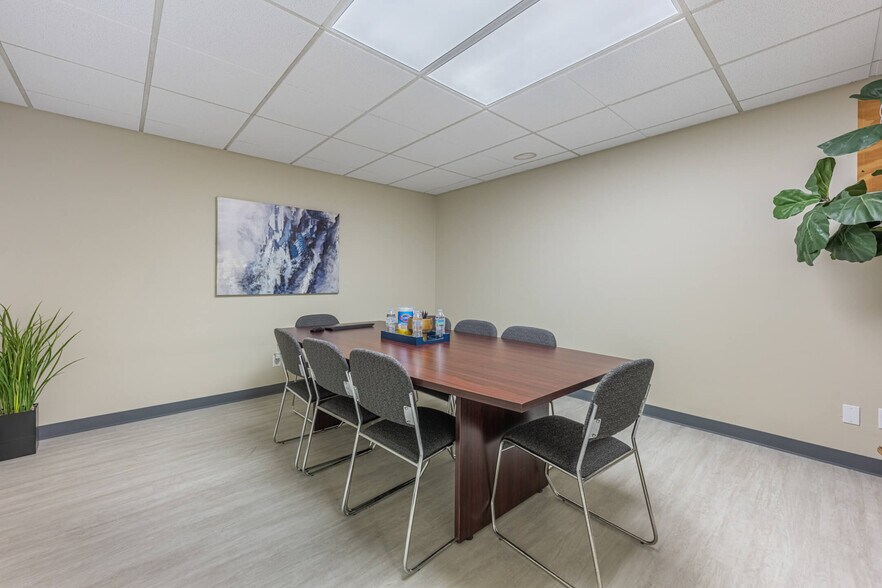 More Photos Of 16 W Wenger Rd, Englewood Medical For Lease