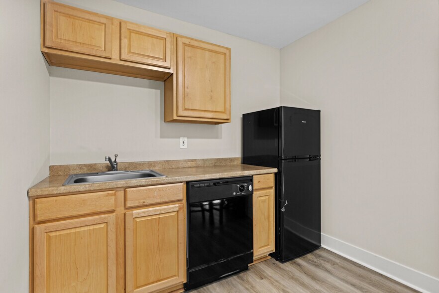 More Photos Of 90 E Moreno St, Buford Office Residential For Sale