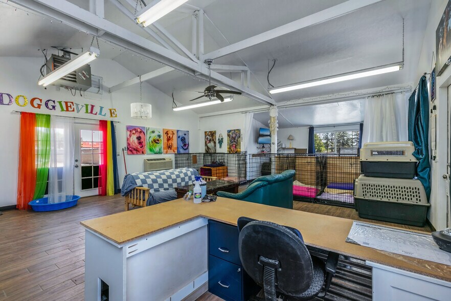 More Photos Of 223 NW Oneil way, Redmond Shelter For Sale