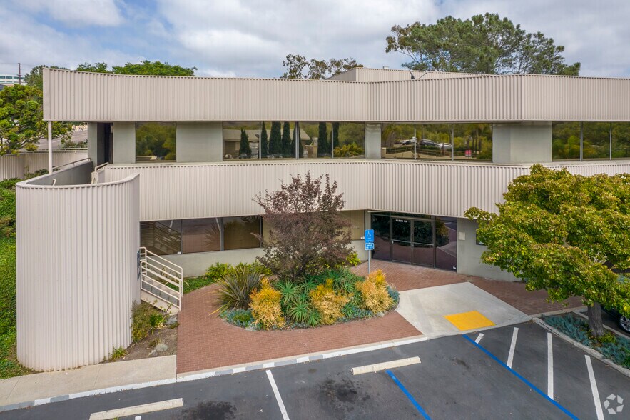 More Photos Of 3323 Carmel Mountain Rd, San Diego Showroom For Lease