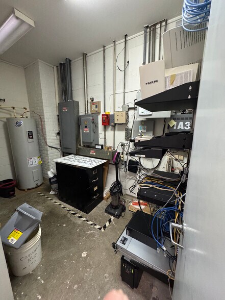 More Photos Of 508 N Commerce Ave, Front Royal Bank For Sale