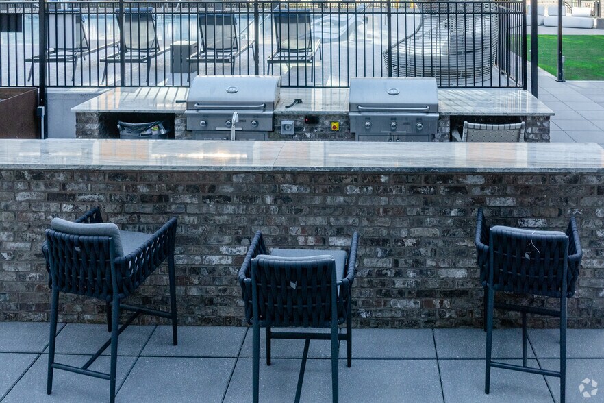 More Photos Of 146 Roberts St, Asheville Apartments For Lease