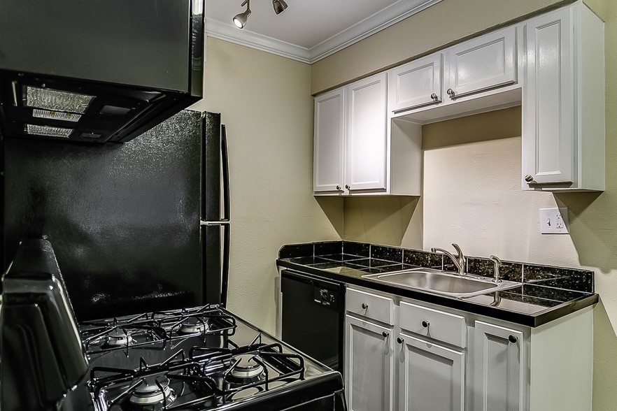 More Photos Of 1516 Annex Ave, Dallas Apartments For Sale