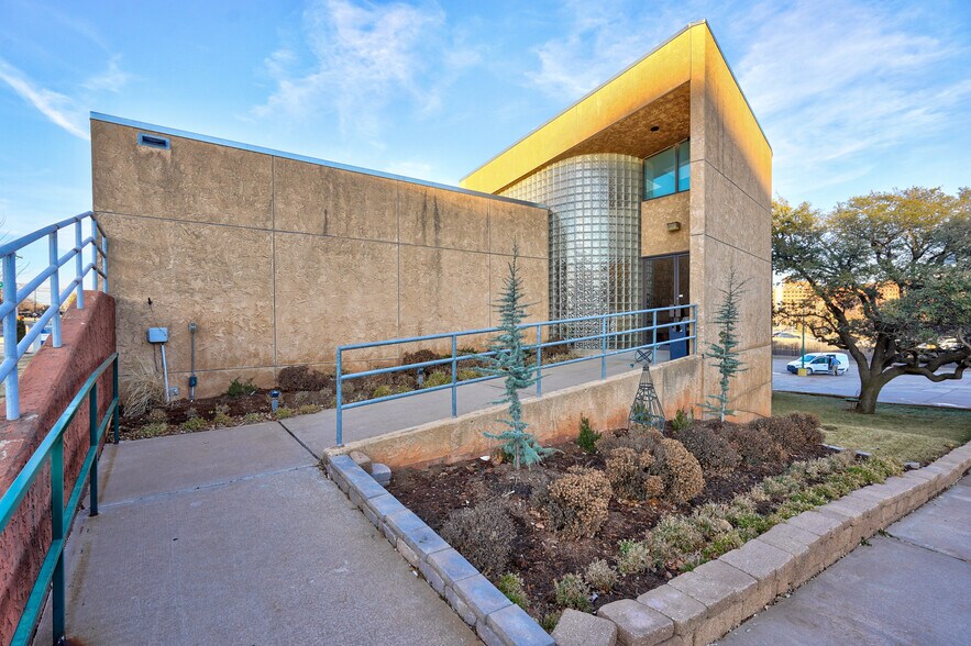 More Photos Of 5622 N Portland Ave, Oklahoma City Medical For Lease