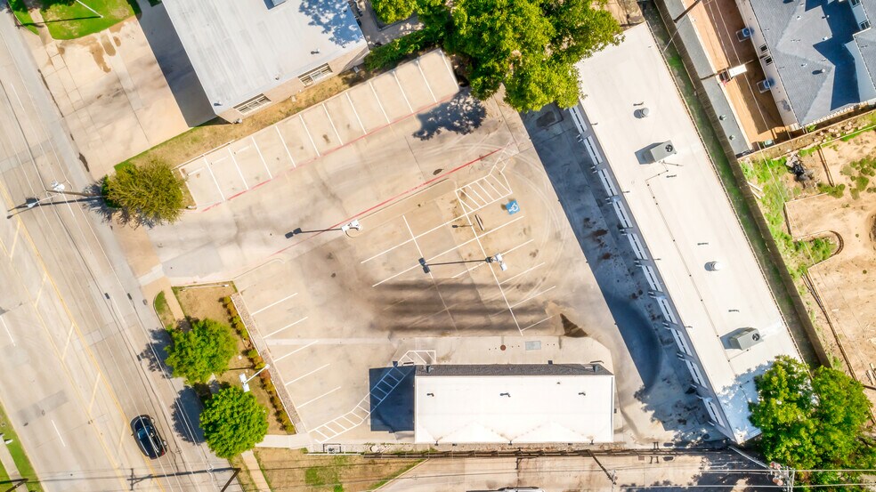 211 University Drive, Fort Worth, TX 76107 Auto Dealership For Sale