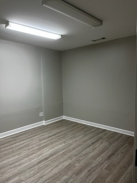 More Photos Of 106 Colony Park Dr, Cumming Office Residential For Lease