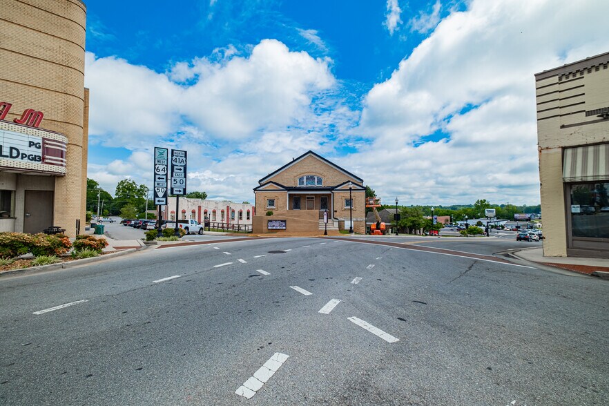 More Photos Of 117 1st Ave NE, Winchester General Retail For Sale