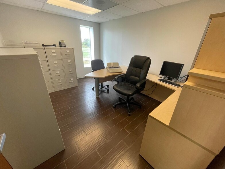 More Photos Of 15812 State Route 56 W, Mount Sterling Light Distribution For Sale