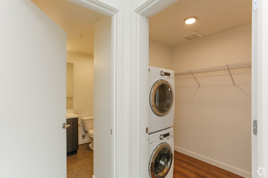 More Photos Of 900 NE 65th St, Seattle Apartments For Lease