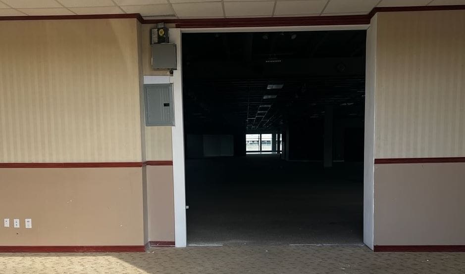 More Photos Of 220 Broadhollow Rd, Farmingdale Showroom For Sale