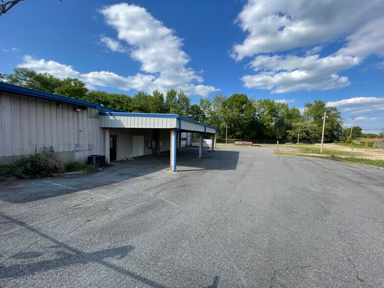 More Photos Of 11740 Vernon Rd, Waldorf Warehouse For Lease