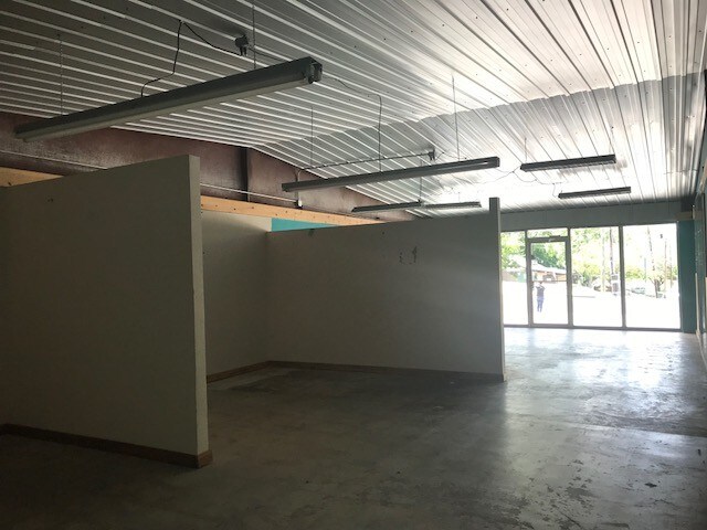 More Photos Of 1501 Sam Houston Ave, Huntsville Storefront Retail Office For Lease