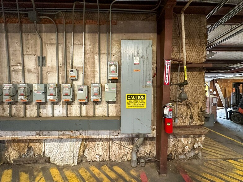 More Photos Of 101 Anvil St, Jacksonville Warehouse For Lease