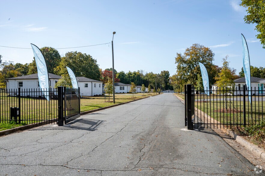 More Photos Of 2479 Julia Ave, Charlotte Apartments For Sale