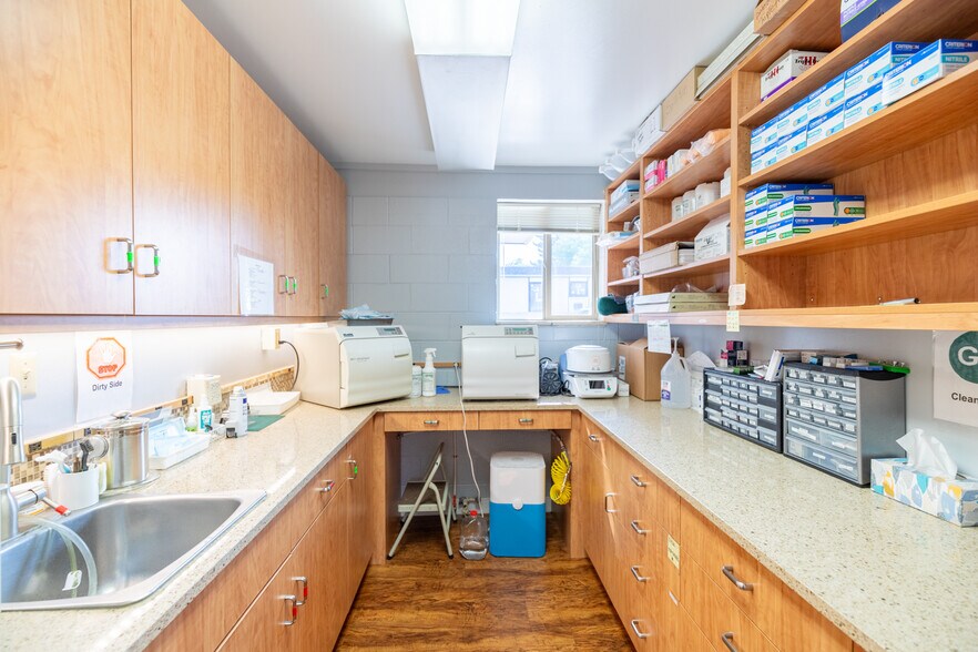 More Photos Of 2120 Logan Ave, Cheyenne Healthcare For Sale