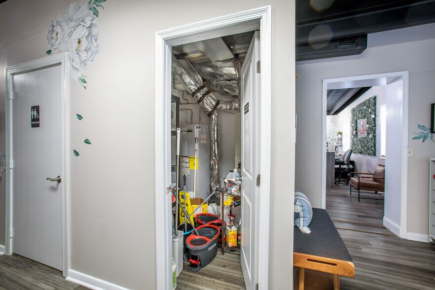 More Photos Of 1500 South St, Leesburg Storefront Retail Office For Sale