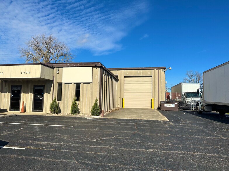 More Photos Of 2928-2930 Switzer Ave, Columbus Warehouse For Lease