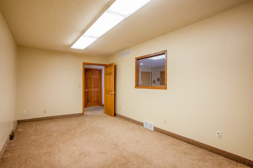 More Photos Of 1411 W Dakota Pkwy, Williston Office For Lease