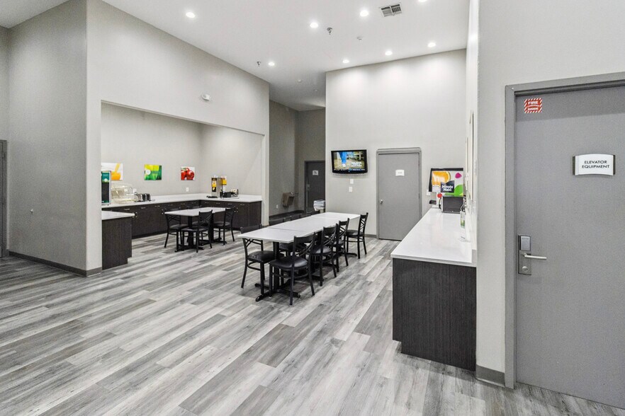 More Photos Of 17550 Northwest Fwy, Houston Hotel For Sale