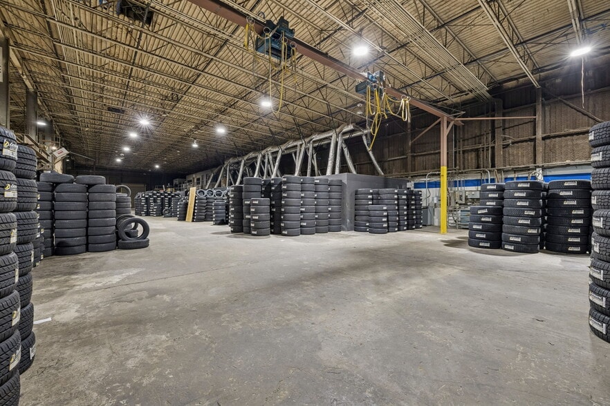 More Photos Of 411 Industrial Dr, White House Manufacturing For Lease