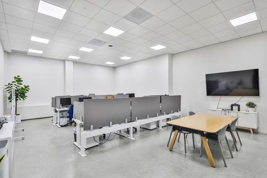 More Photos Of 2250 Maple Ave, Los Angeles Warehouse For Sale