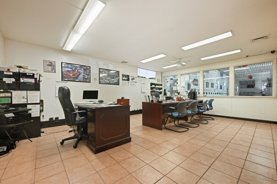 More Photos Of 11 Lucon Dr, Deer Park Showroom For Sale