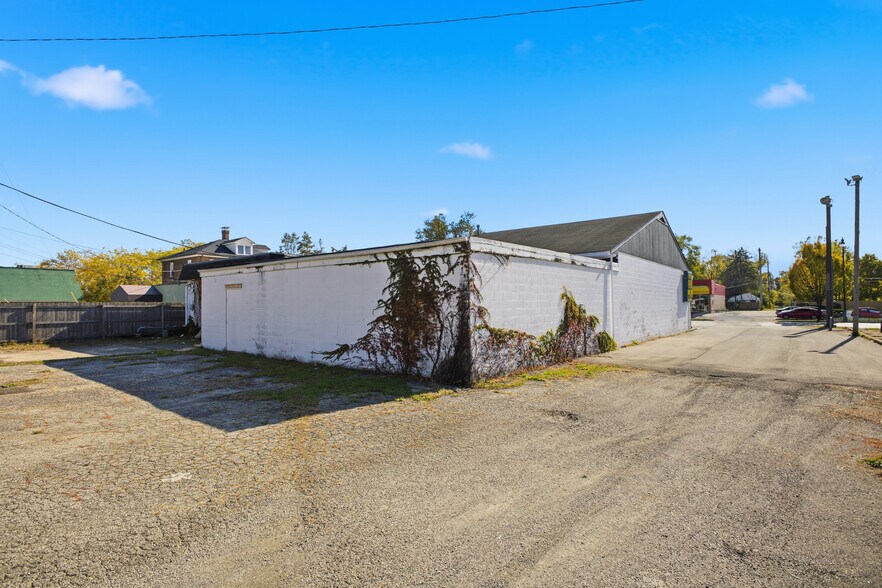 More Photos Of 3210 E Main St, Columbus Freestanding For Sale