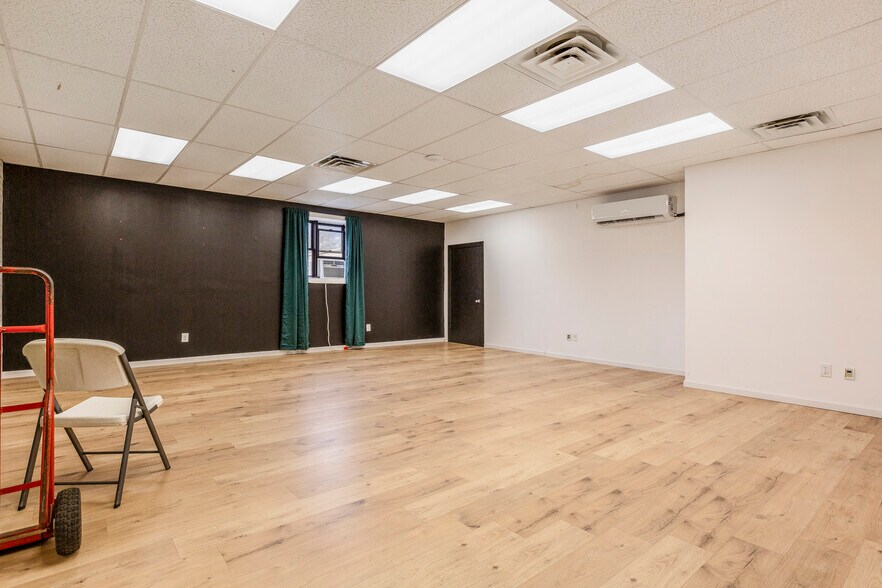 More Photos Of 11515 Highway 31, Sellersburg Light Distribution For Lease